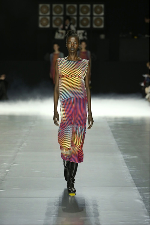 Issey Miyake Fall-Winter 2016 – Beyond