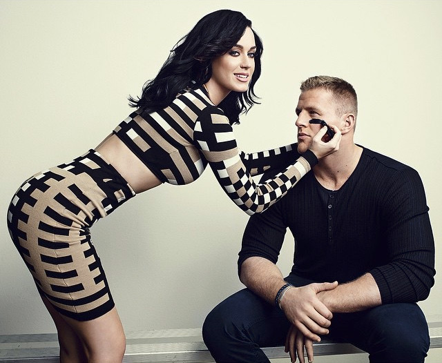 Katy Perry Fails to Score with Super Bowl Nails