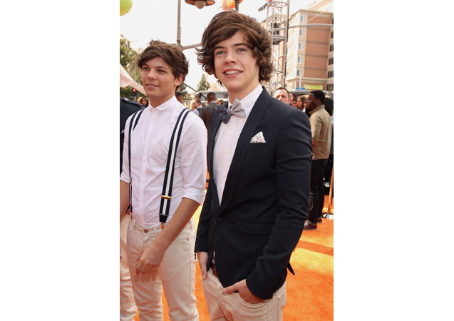 Harry decided to channel the 'rat pack' with this two-tone bow tie for the 25th Nickelodeon Kids' Choice Awards.