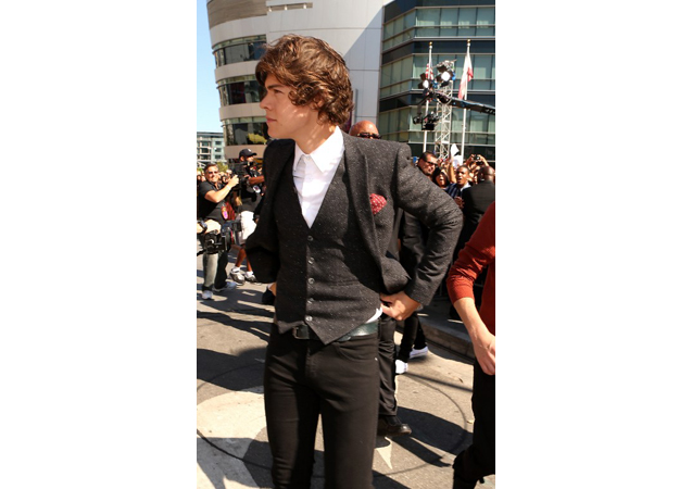 Harry showed off his penchant for impeccably tailored suits in the 2012 MTV Video Music Awards.