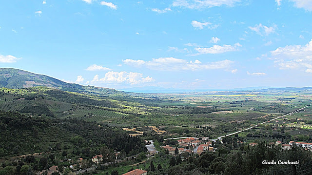 In the pic a little village in the hills of Tuscany